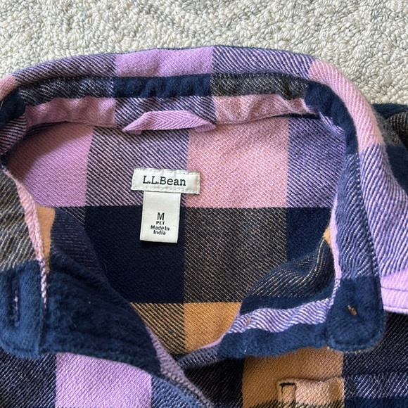 LL Bean Cotton Button Down Shirt Medium Petite - Picture 2 of 6